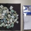 糸魚川翡翠として購入したさざれ石と、商品名や100g表記のあるパッケージ表面